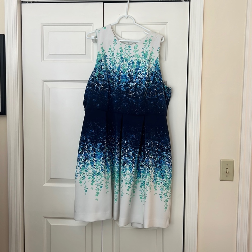 Fun blue & green floral dress with pockets!
